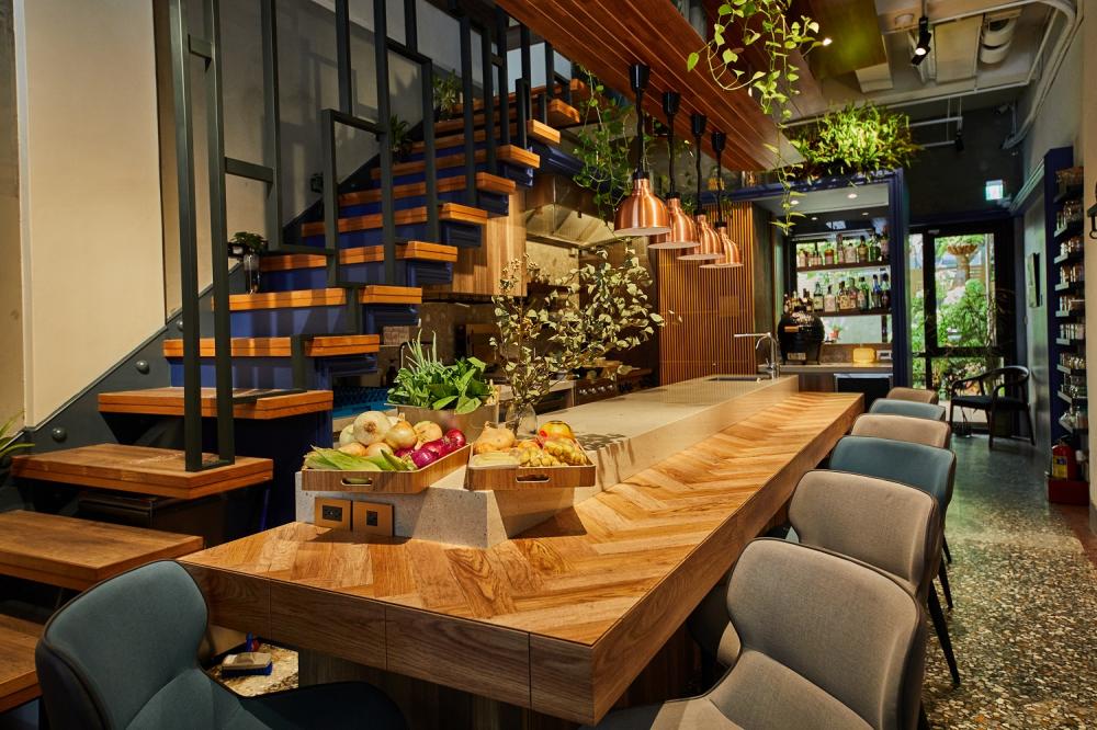 店門口／露 Dew - chef's wine and gourmet／法式料理／台中／台灣